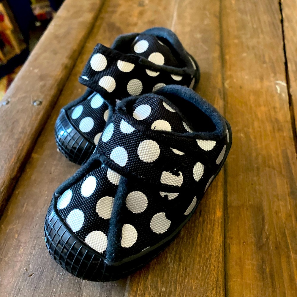 NWOT Nike Rare black and metallic silver polka dot crib shoe